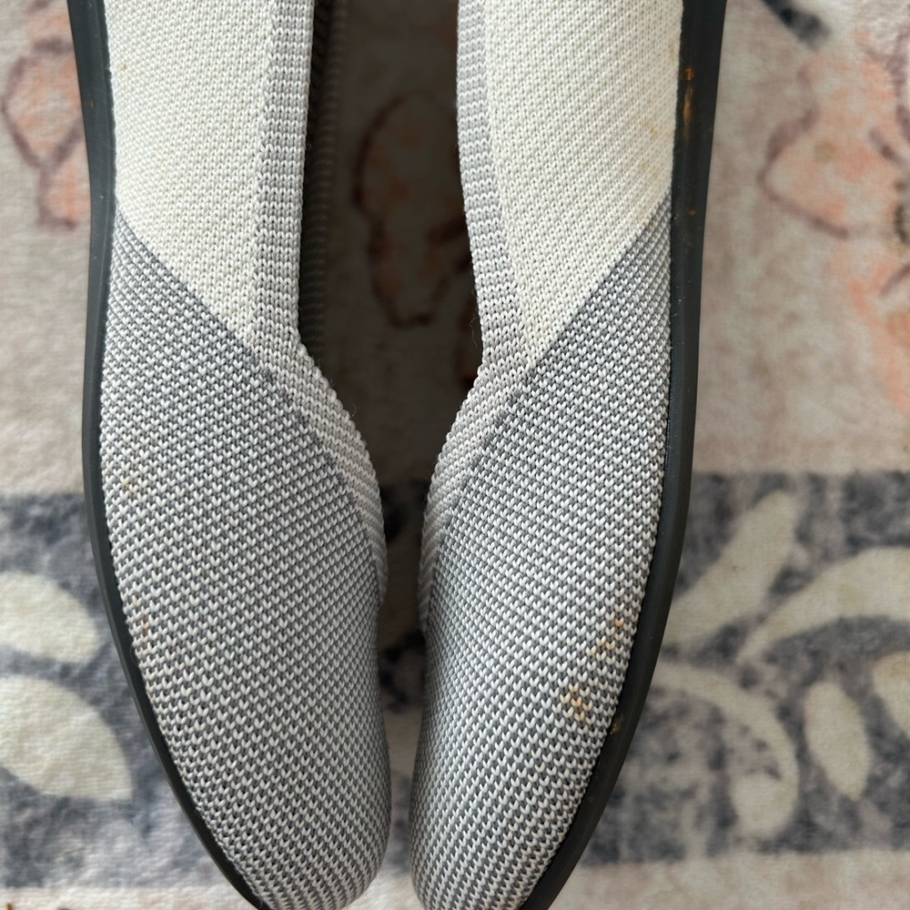 Rothy's 8.5 Two Tone flats in Neutral Cream & Light Gray - Picture 6 of 8